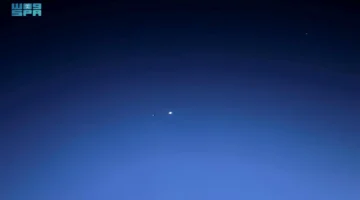 ظاهرة فلكية نادرة تجمع كوكبي الزهرة وزحل في اقتران زاوي مميز بالسماء